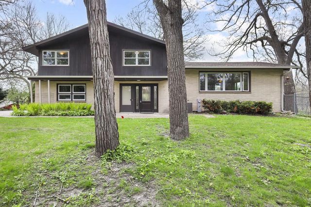 1004 Ridgewood Drive, Stoughton, WI 53589