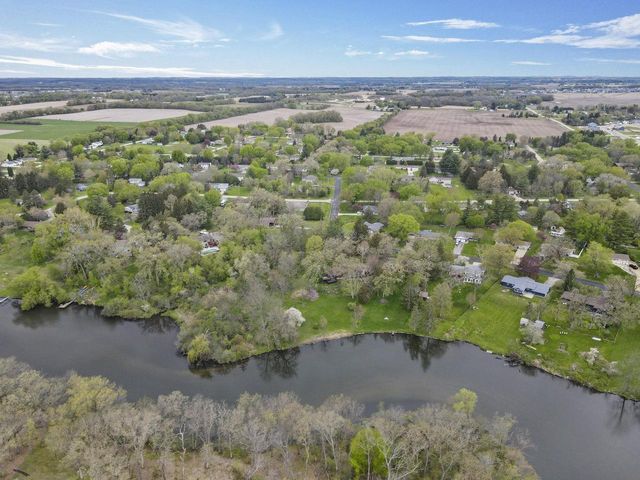 1004 Ridgewood Drive, Stoughton, WI 53589