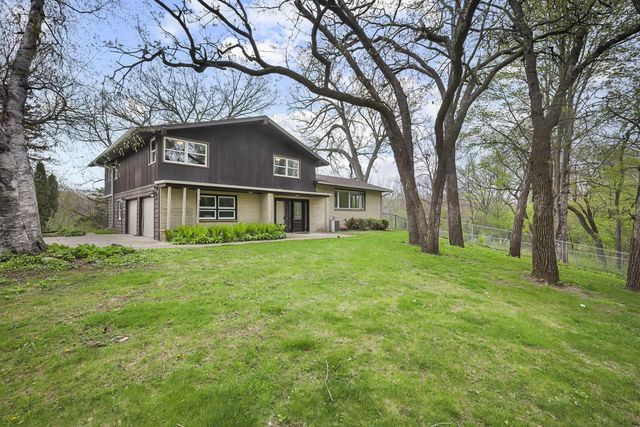 1004 Ridgewood Drive, Stoughton, WI 53589