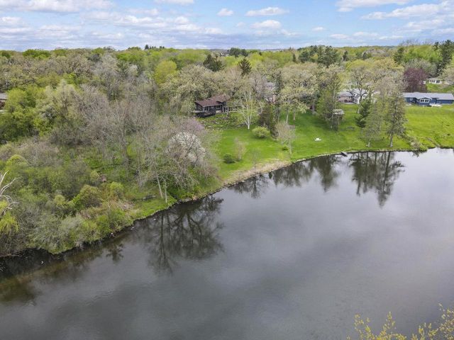 1004 Ridgewood Drive, Stoughton, WI 53589