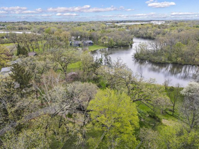 1004 Ridgewood Drive, Stoughton, WI 53589