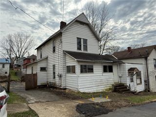 408 Brooklyn St, Sharon, PA 16146