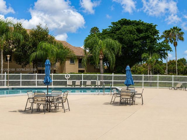 16341 Malibu Dr 19, Weston, FL 33326