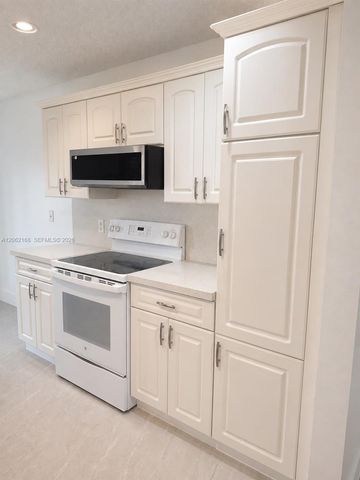 16341 Malibu Dr 19, Weston, FL 33326