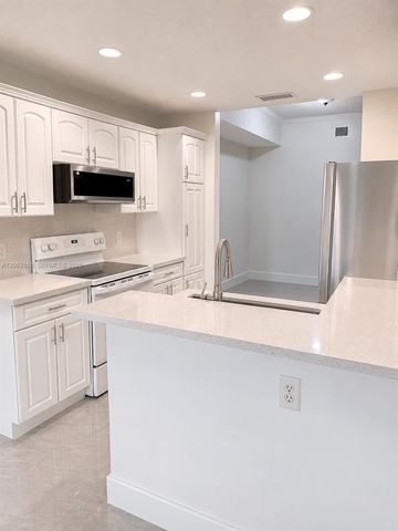 16341 Malibu Dr 19, Weston, FL 33326