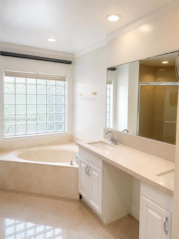 16341 Malibu Dr 19, Weston, FL 33326