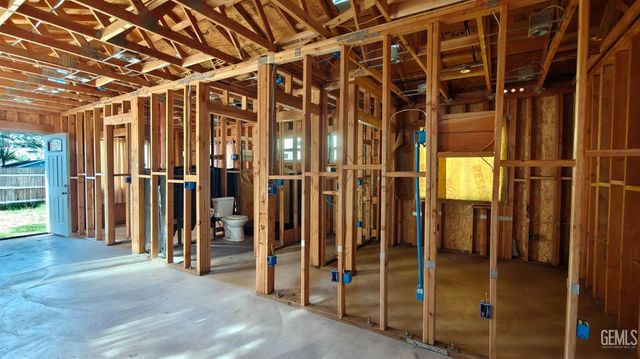 118 Hughes Avenue, Bakersfield, CA 93308