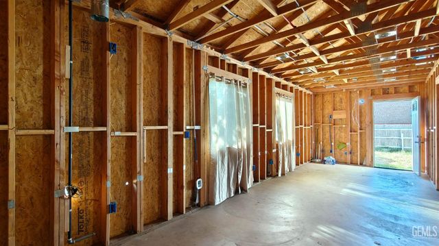 118 Hughes Avenue, Bakersfield, CA 93308