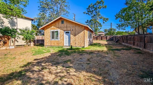 118 Hughes Avenue, Bakersfield, CA 93308