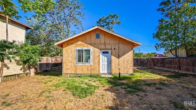 118 Hughes Avenue, Bakersfield, CA 93308