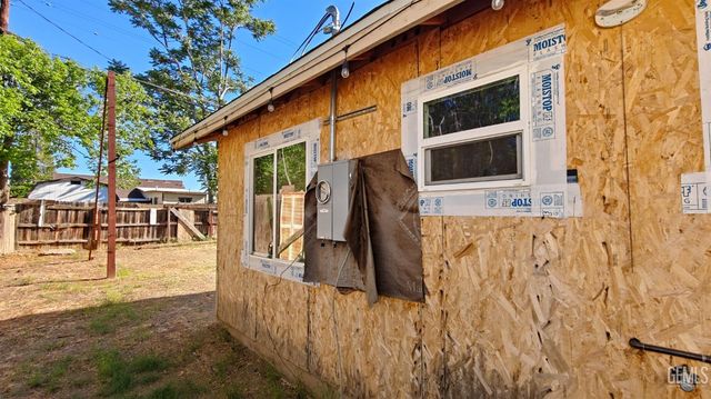 118 Hughes Avenue, Bakersfield, CA 93308