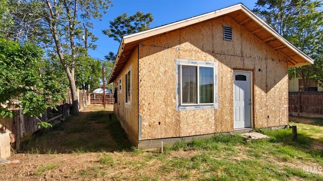 118 Hughes Avenue, Bakersfield, CA 93308