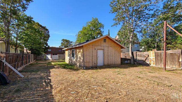 118 Hughes Avenue, Bakersfield, CA 93308