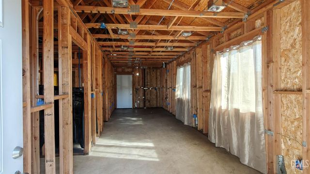 118 Hughes Avenue, Bakersfield, CA 93308