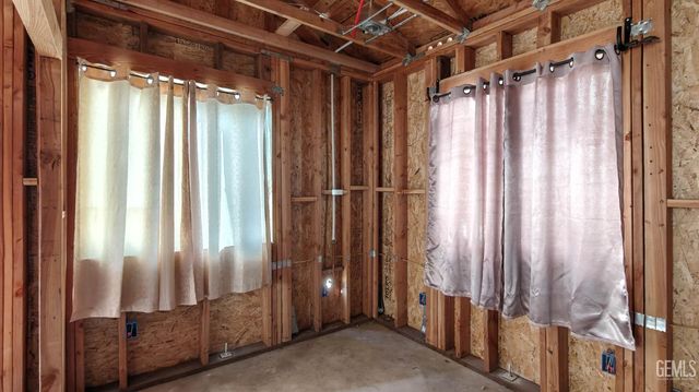 118 Hughes Avenue, Bakersfield, CA 93308