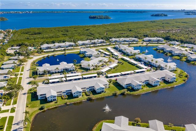 605 W Lake Jasmine Circle 204, Vero Beach, FL 32962