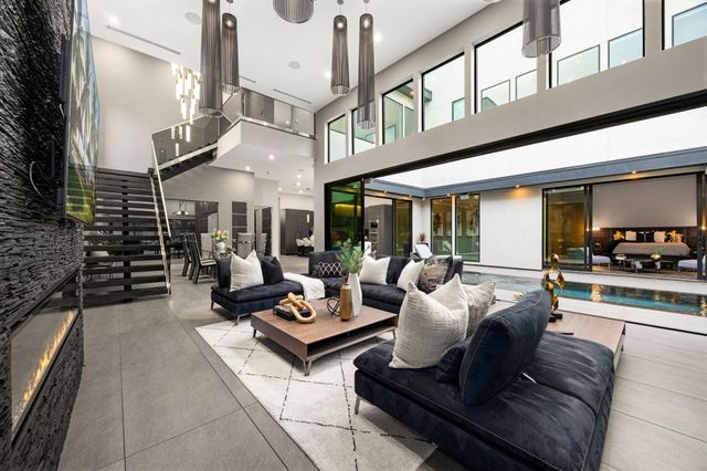 2302 Suffolk Drive, Houston, TX 77027