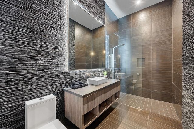 2302 Suffolk Drive, Houston, TX 77027