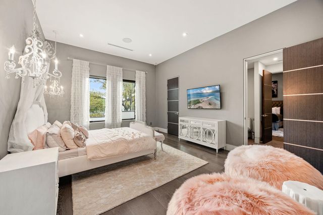 2302 Suffolk Drive, Houston, TX 77027