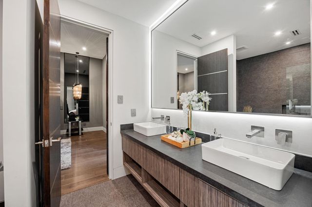 2302 Suffolk Drive, Houston, TX 77027