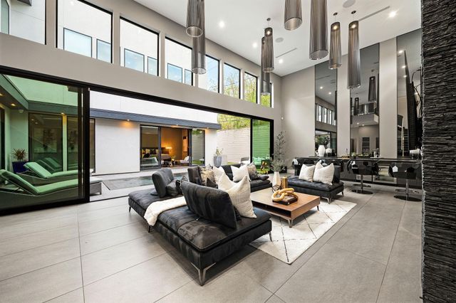 2302 Suffolk Drive, Houston, TX 77027