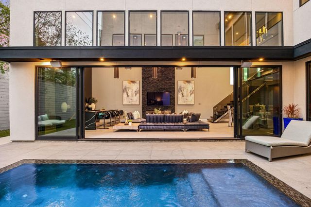 2302 Suffolk Drive, Houston, TX 77027