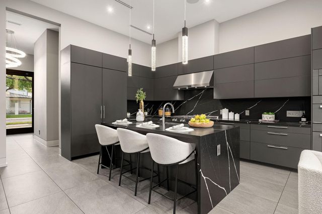 2302 Suffolk Drive, Houston, TX 77027