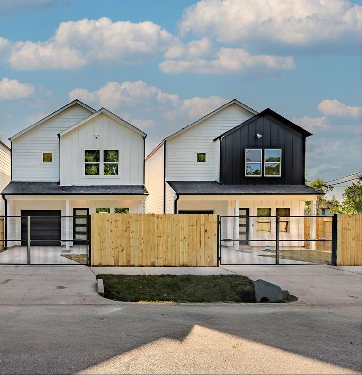 9527-9529 Beckley St, Houston, TX 77088