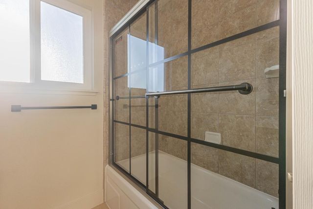 394 W Ashcroft Avenue, Clovis, CA 93612