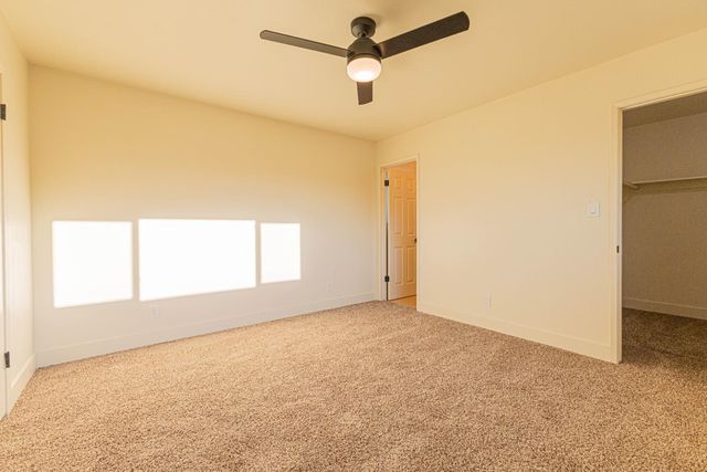 394 W Ashcroft Avenue, Clovis, CA 93612