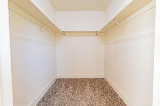 394 W Ashcroft Avenue, Clovis, CA 93612