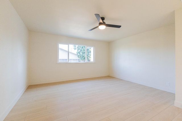 394 W Ashcroft Avenue, Clovis, CA 93612