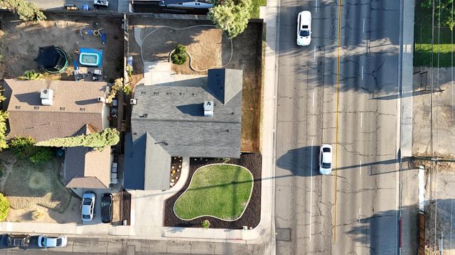 394 W Ashcroft Avenue, Clovis, CA 93612