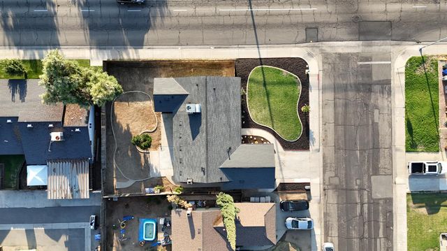 394 W Ashcroft Avenue, Clovis, CA 93612