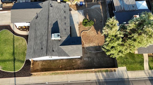 394 W Ashcroft Avenue, Clovis, CA 93612