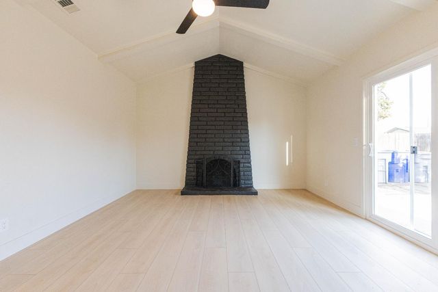 394 W Ashcroft Avenue, Clovis, CA 93612