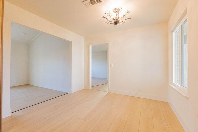 394 W Ashcroft Avenue, Clovis, CA 93612