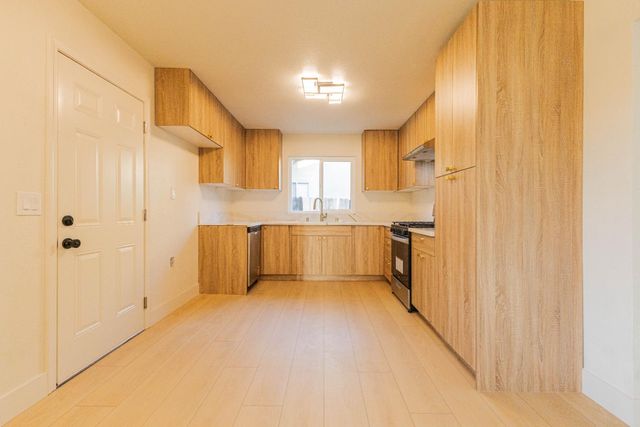 394 W Ashcroft Avenue, Clovis, CA 93612