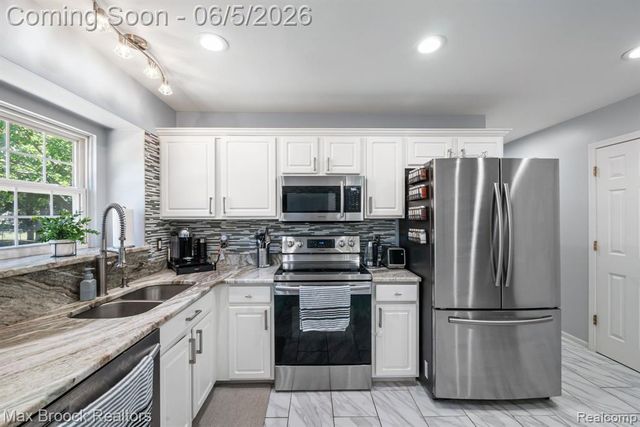 41222 Bermuda Drive, Sterling Heights, MI 48314