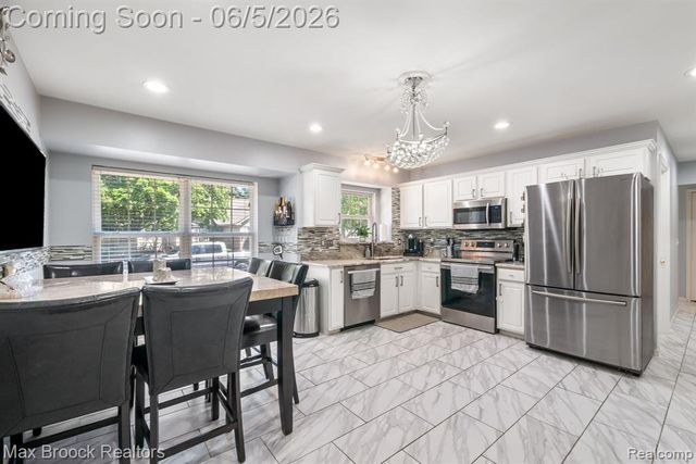 41222 Bermuda Drive, Sterling Heights, MI 48314