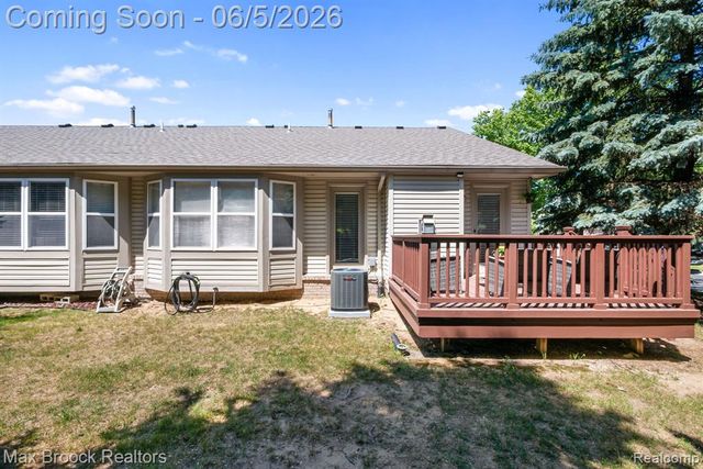 41222 Bermuda Drive, Sterling Heights, MI 48314
