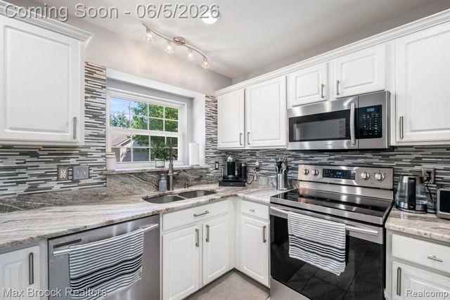 41222 Bermuda Drive, Sterling Heights, MI 48314