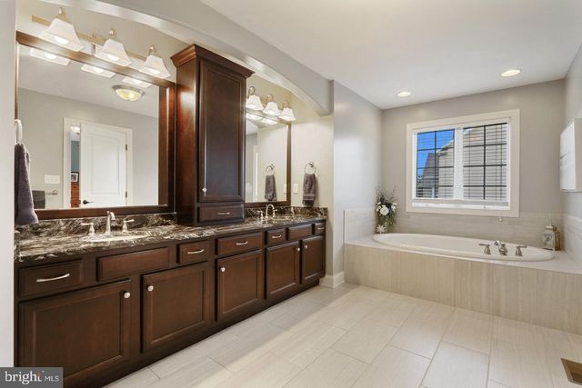 6425 FARMCREST LN, Harrisburg, PA 17111