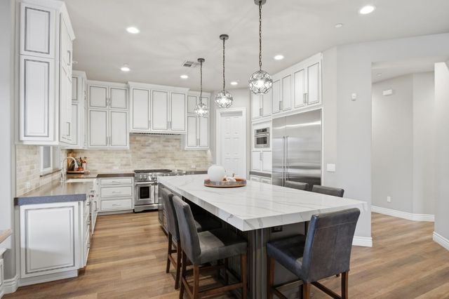 10407 Fox Borough Dr, Oakdale, CA 95361