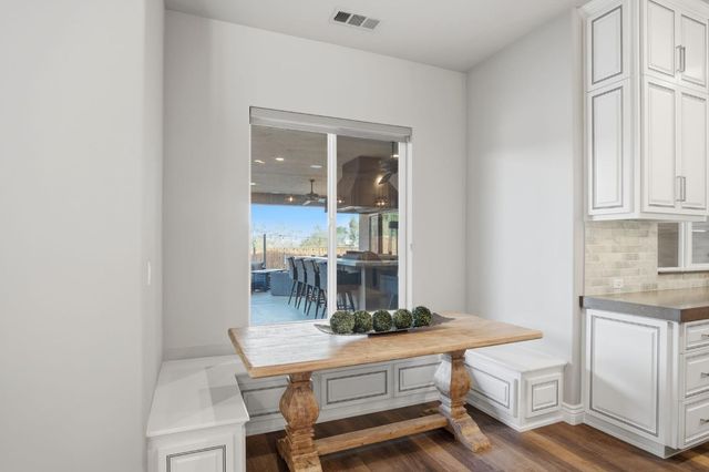 10407 Fox Borough Dr, Oakdale, CA 95361