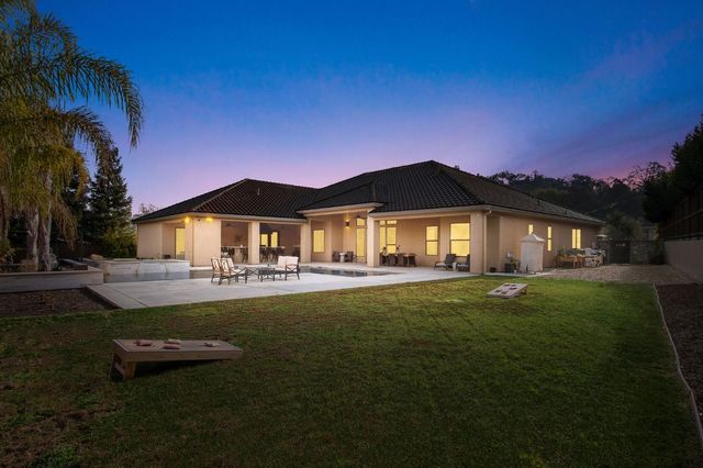 10407 Fox Borough Dr, Oakdale, CA 95361