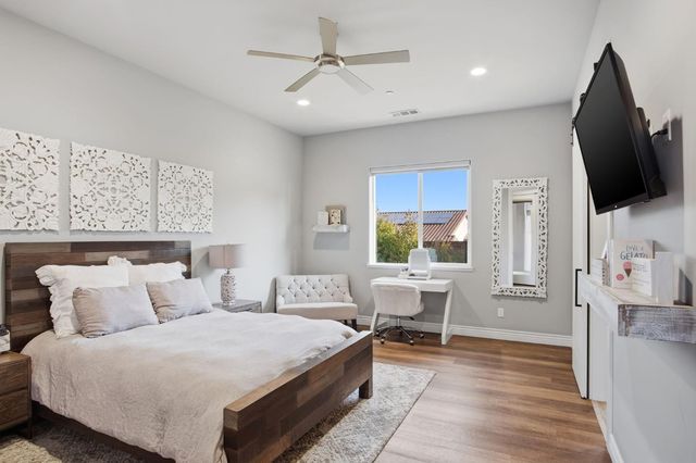 10407 Fox Borough Dr, Oakdale, CA 95361