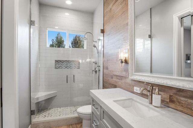 10407 Fox Borough Dr, Oakdale, CA 95361