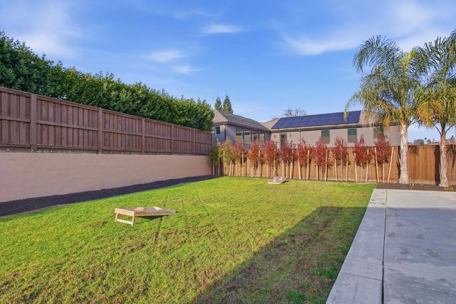 10407 Fox Borough Dr, Oakdale, CA 95361