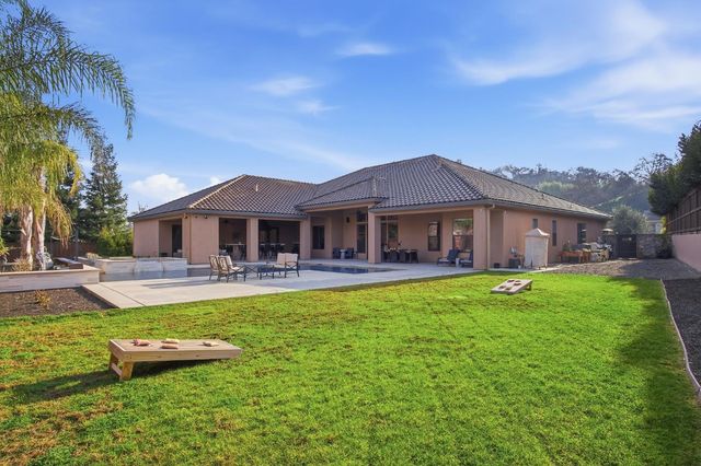 10407 Fox Borough Dr, Oakdale, CA 95361